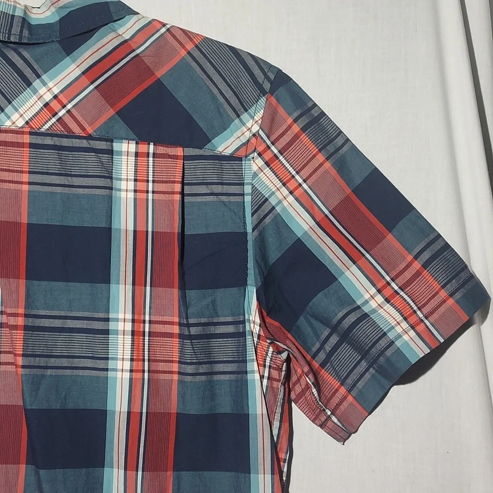 The North Face short‎ sleeve plaid men's button-up shirt size large